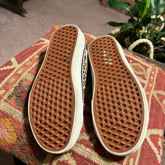 Vans Tan & Black Cheetah Skater Sneakers 9 women 7.5 men - Picture 8 of 14